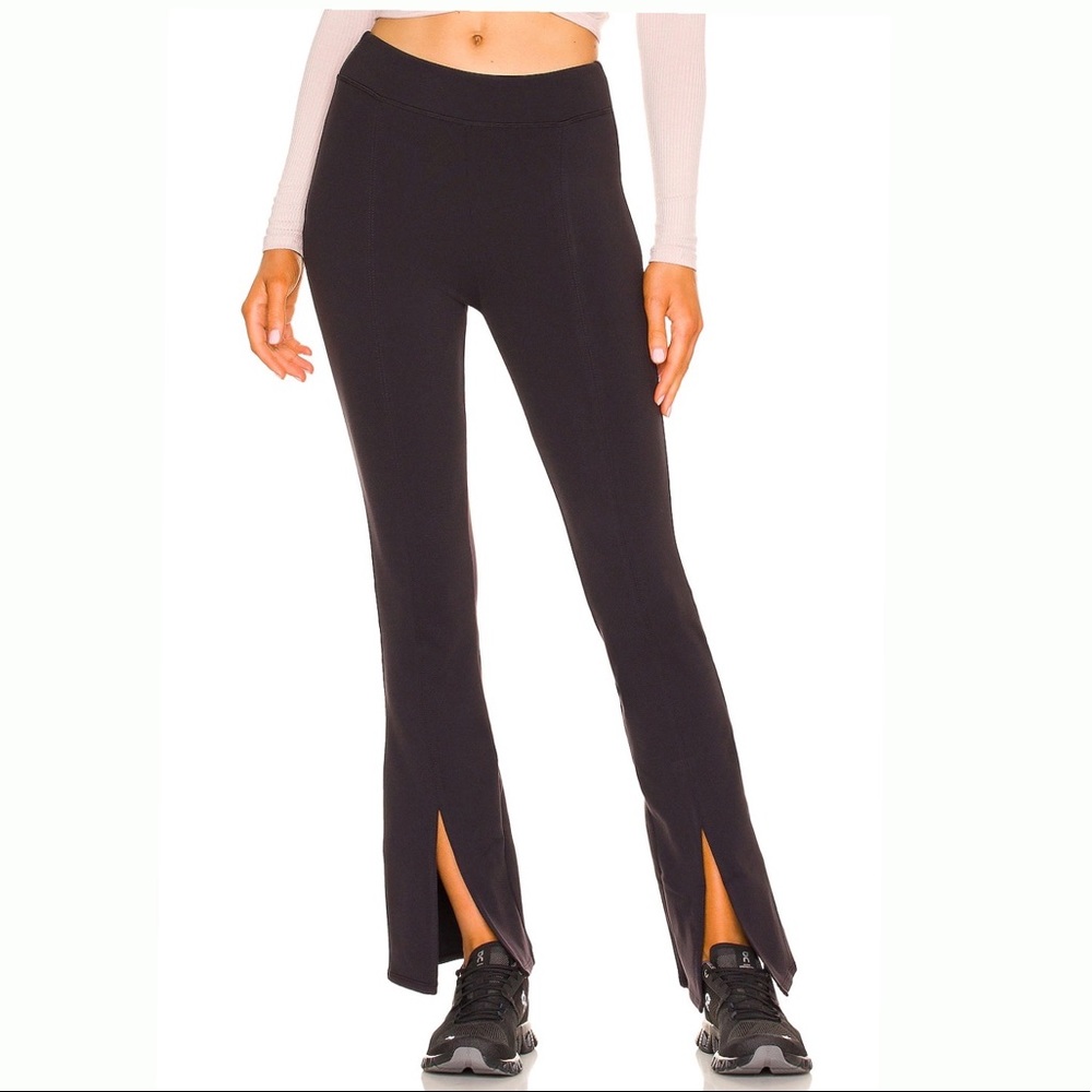alo Highwaisted flutter legging 7/8 length XS